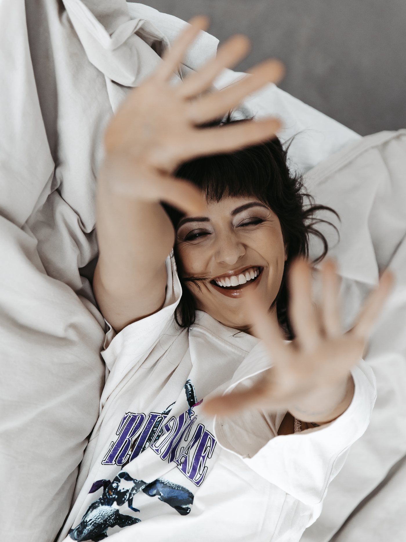 Portrait souriant, séance en lumière naturelle
