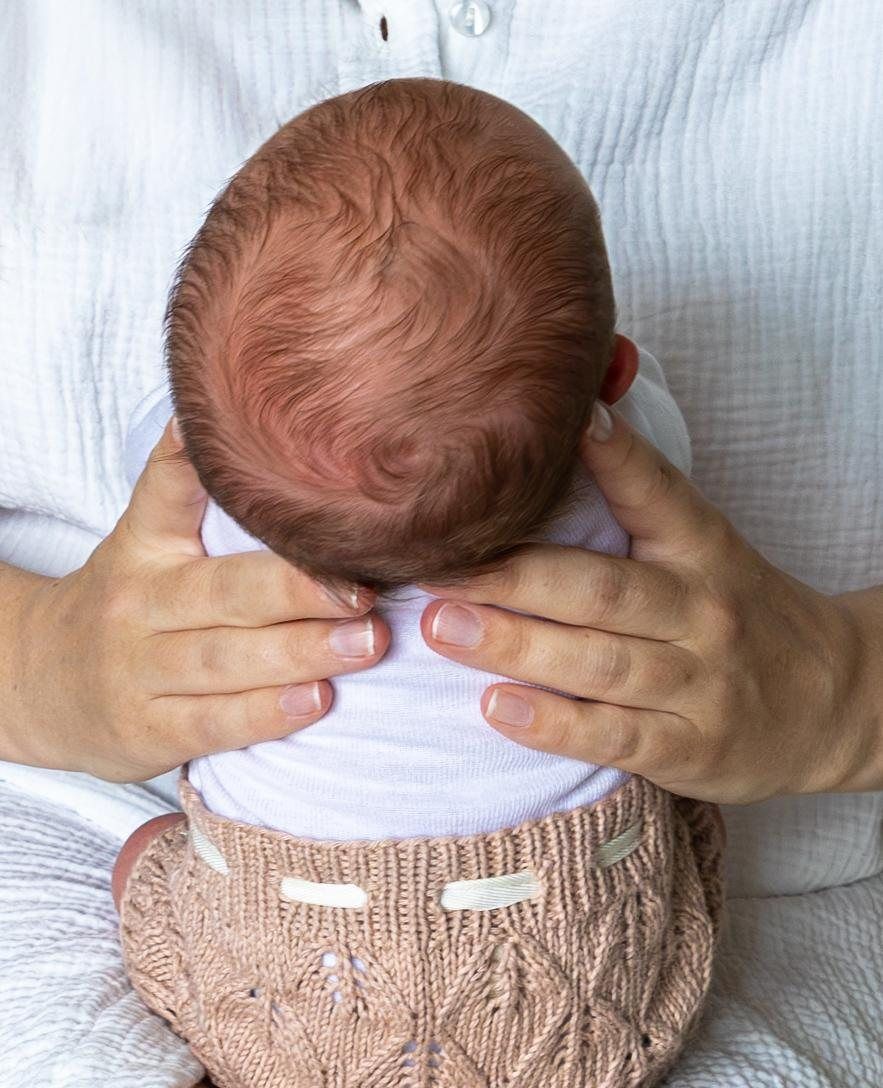 Famille — lifestyle en intérieur, papa et bébé