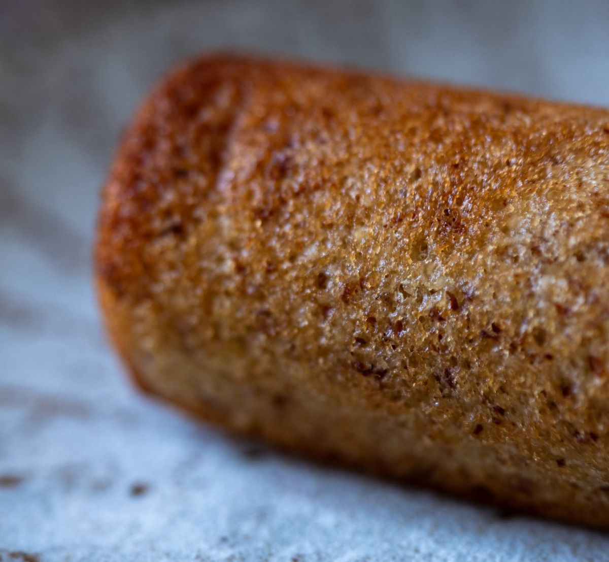 Gastronomie — financier doré en gros plan